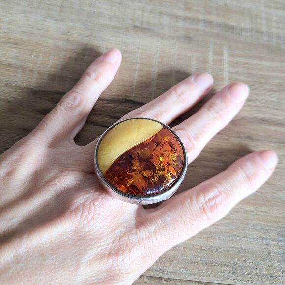 Oversized round sterling silver ring with 2 colors of Baltic Amber stone. Size 9 - Picture 2 of 16